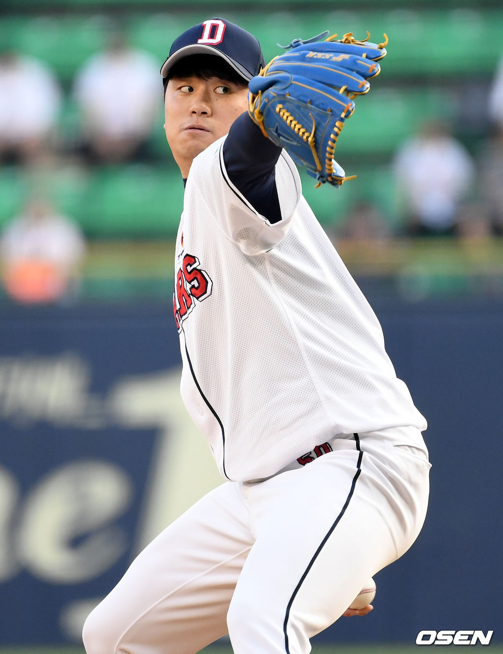 두산 선발 이영하가 힘차게 공을 뿌리고 있다. /dreamer@osen.co.kr