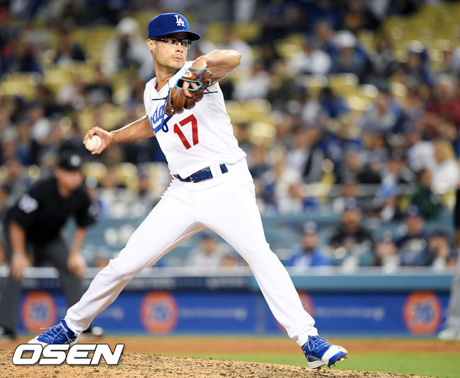 LA 다저스가 커쇼의 완벽투와 모처럼 터진 타선의 힘에 힘입어 전날 패배를 설욕했다.  다저스는 19일(이하 한국시간) 미국 캘리포니아주 로스앤젤레스 다저 스타디움에서 열린 ‘2019 메이저리그’ 샌프란시스코 자이언츠와의 경기에서 9-0 완승을 거뒀다.  경기 9회초 LA다저스 조 켈리가 역투하고 있다. / eastsea@osen.co.kr