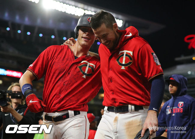 [사진] 17회말 끝내기 안타를 터뜨린 미네소타 맥스 케플러(왼쪽)와 C.J. 크론. /ⓒGettyimages(무단전재 및 재배포 금지)