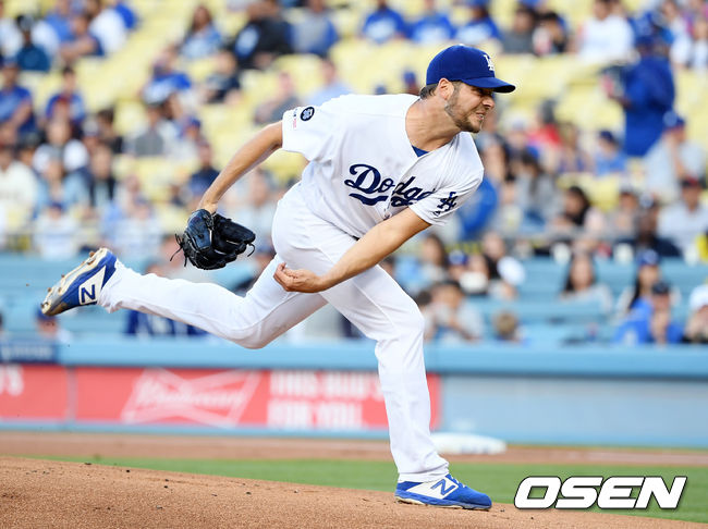 20일 (한국시간) 미국 캘리포니아주 로스앤젤레스 다저 스타디움에서 2019 메이저리그 LA다저스와 샌프란시스코의 경기가 진행됐다. 이날 LA다저스는 리치 힐을, 샌프란시스코는 드류 포머란츠를 선발투수로 내세웠다. 1회초 LA다저스 선발투수 리치 힐이 역투하고 있다. / eastsea@osen.co.kr