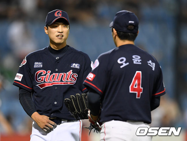 20일 오후 대전 한화생명이글스파크에서 ‘2019년 신한은행 마이카 KBO리그’ 한화 이글스와 롯데 자이언츠의 경기가 열릴 예정이다.9회초 1사 1,2루에서 롯데 구승민이 실책으로 한화 정은원의 출루를 허용하고 아쉬워하고 있다. /sunday@osen.co.kr