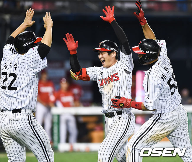 5회말 1사 1,2루 LG 오지환이 역전 3점 홈런을 날리고 기뻐하고 있다. / soul1014@osen.co.kr