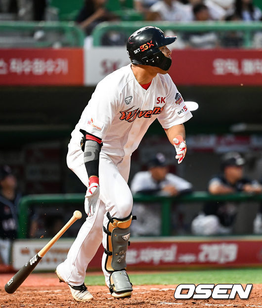 5회말 2사 1루 SK 한동민이 적시타를 날리고 있다. /pjmpp@osen.co.kr
