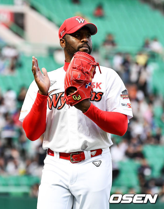 2회초 SK 선발투수 소사가 역투하고 있다. /pjmpp@osen.co.kr