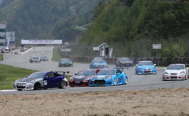 넥센스피드레이싱 경주 장면.