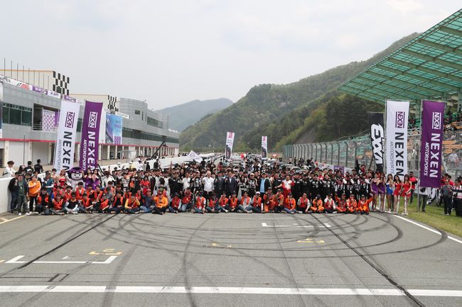 넥센스피드레이싱 참가 선수들.