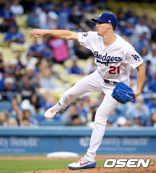 22일 (한국시간) 미국 캘리포니아주 로스앤젤레스 다저 스타디움에서 2019 메이저리그 LA다저스와 콜로라도 로키스의 경기가 진행됐다.  이날 LA다저스는 선발투수로 워커 뷸러를, 콜로라도 로키스는 저먼 마르케스를 내세웠다.  2회초 LA다저스 선발투수 워커 뷸러가 역투하고 있다. / eastsea@osen.co.kr