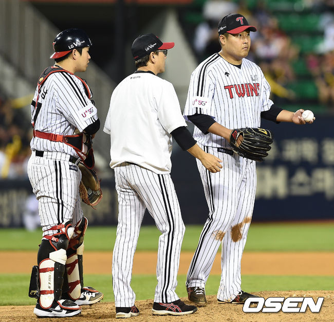 5회초 LG 선발투수 이우찬이 강판되고 있다. 이우찬은 이날 4.1이닝 4실점 패전 위기에 놓였다. / soul1014@osen.co.kr