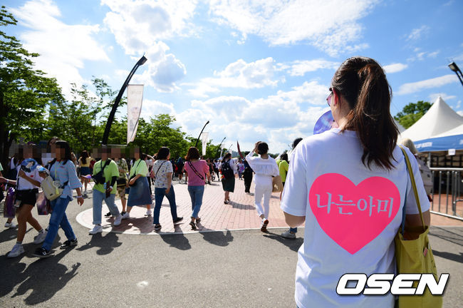 국내는 물론 해외 아미들이 팬미팅 장소로 이동하고 있다. /jpnews@osen.co.kr