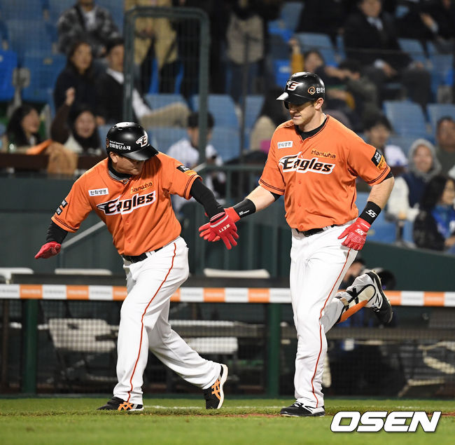 전형도 코치와 제라드 호잉 /jpnews@osen.co.kr