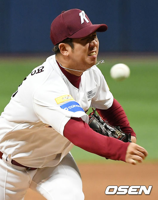 9회초 키움 투수 신재영이 역투하고 있다. /pjmpp@osen.co.kr