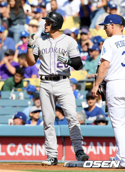 1회초 2사 주자 2루 콜로라도의 아레나도가 LA다저스 선발 류현진을 상대로 좌전 선취 1타점 적시타를 날린 후 기뻐하고 있다./ eastsea@osen.co.kr