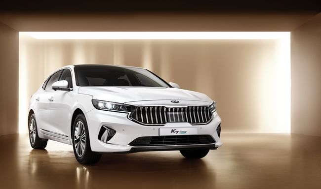 기아차 K7 프리미어 하이브리드.
