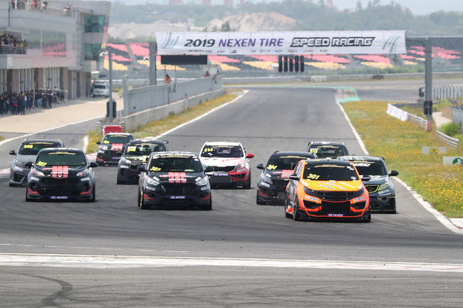 R300 클래스 경주 장면.