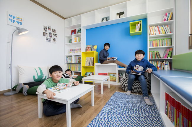 임자도 희망둥지지역아동센터의 '넥슨작은책방'. /넥슨 제공.