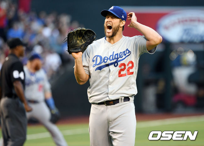 25일 (한국시간) 미국 애리조나주 피닉스 체이스필드에서 2019 메이저리그 애리조나 다이아몬드백스와 LA다저스의 경기가 열렸다.  이날 애리조나는 선발투수로 잭 크레인키를, LA다저스는 클레이튼 커쇼를 내세웠다.  1회말 2사 1,2루 애리조나 워커 상대 동점 스리런 홈런 허용한 LA다저스 선발투수 커쇼가 아쉬움에 소리를 지르고 있다. / eastsea@osen.co.kr