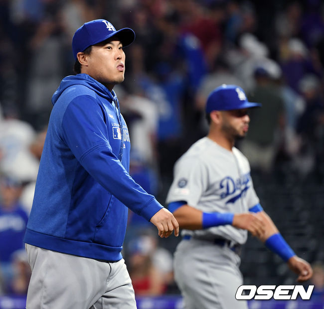 쿠어스필드에서 마운드 점검을 마치고 내려가는 LA 다저스 류현진. / eastsea@osen.co.kr