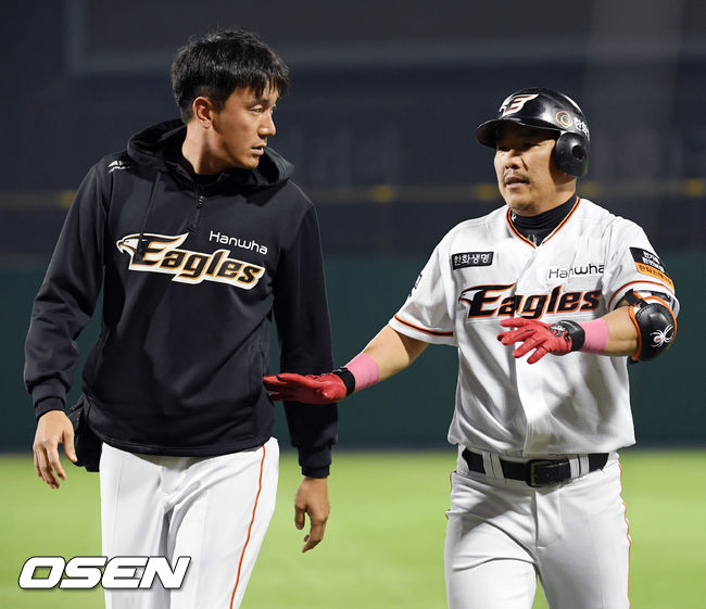 정근우(오른쪽). / eastsea@osen.co.kr