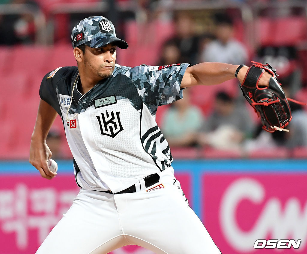 4회초 KIA 타선을 상대로 KT 선발 쿠에바스가 힘차게 공을 뿌리고 있다. /dreamer@osen.co.kr