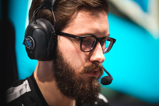 라이엇 게임즈 플리커.