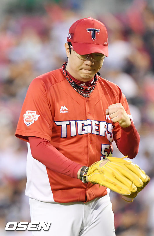 7회말을 마친 KIA 선발 양현종이 주먹을 쥐며 기뻐하고 있다./rumi@osen.co.kr