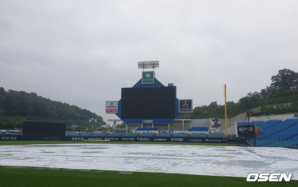비내리는 대구삼성라이온즈파크. /what@osen.co.kr