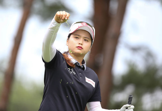 KLPGA 투어 시즌 15번째 맥콜-용평리조트 오픈 최종라운드에서 경기를 펼치고 있는 최혜진. /KLPGA 제공.