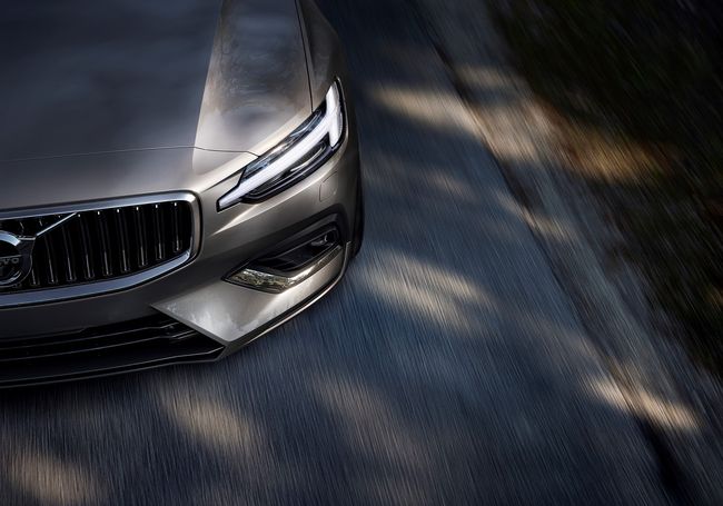 8년만에 풀체인지 돼 출시 되는 볼보차 신형 S60 티저 이미지.