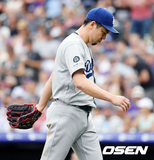 5회말 1사 1,3루 상황에 LA다저스 선발투수 마에다 겐타가 교체되고 있다. / eastsea@osen.co.kr