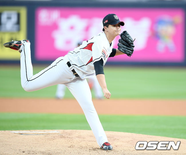 2일 오후 경기도 수원 kt위즈파크에서 '2019 신한은행 MY CAR KBO리그’ KT 위즈와 삼성 라이온즈의 경기가 열렸다.1회초 KT 김민이 역투하고 있다. / youngrae@osen.co.kr