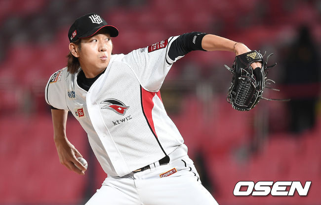 2일 오후 경기도 수원 kt위즈파크에서 '2019 신한은행 MY CAR KBO리그’ KT 위즈와 삼성 라이온즈의 경기가 열렸다.9회초 KT 이대은이 역투하고 있다. / youngrae@osen.co.kr