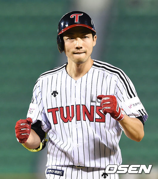 LG 김용의가 역전 1타점 적시타를 날리고 환호하고 있다. / soul1014@osen.co.kr