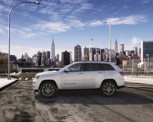 지프 2019년식 써밋 3.6 가솔린(Summit 3.6 Gasoline).