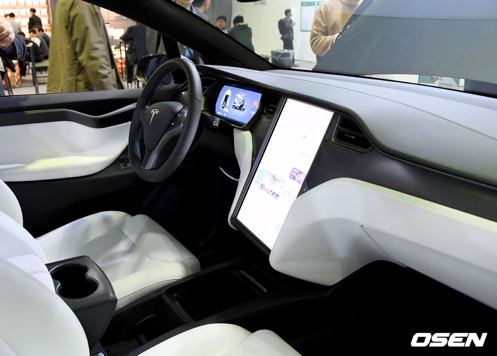 테슬라 모델X 내부.