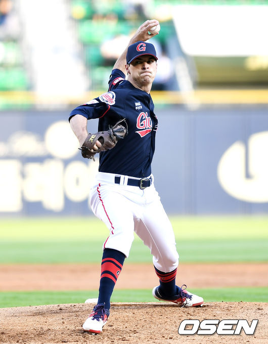 1회말 롯데 선발투수 레일리가 역투하고 있다. /pjmpp@osen.co.kr