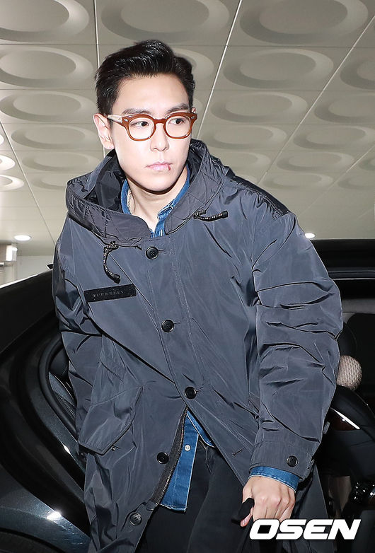 빅뱅 탑(최승현)이 용산공예관 지하주차장에 도착해 차에서 내리고 있다. / rumi@osen.co.kr