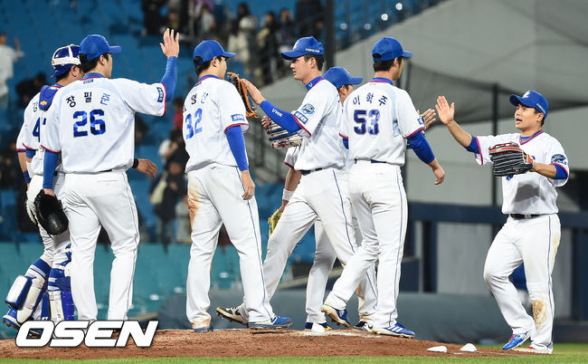 경기 종료 후 승리의 기쁨을 나누는 삼성 선수들. /soul1014@osen.co.kr
