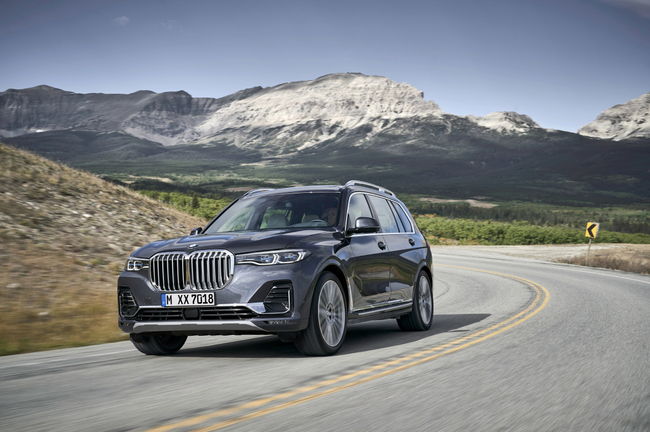 BMW X7.