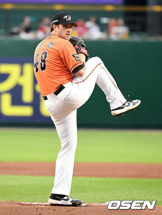 1회초 한화 채드벨이 역투하고 있다. /jpnews@osen.co.kr