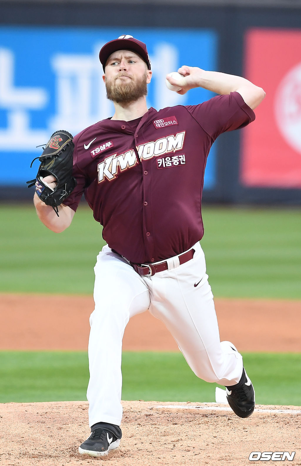 9일 오후 경기도 수원 KT위즈파크에서  '2019 신한은행 MY CAR KBO리그’ KT 위즈와 키움 히어로즈의 경기가 열렸다.1회말 키움 요키시가 역투하고 있다. / youngrae@osen.co.kr