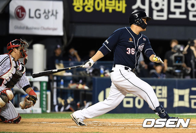 6회초 2사 1,2루에서 두산 오재일이 적시타를 날리고 있다. /jpnews@osen.co.kr