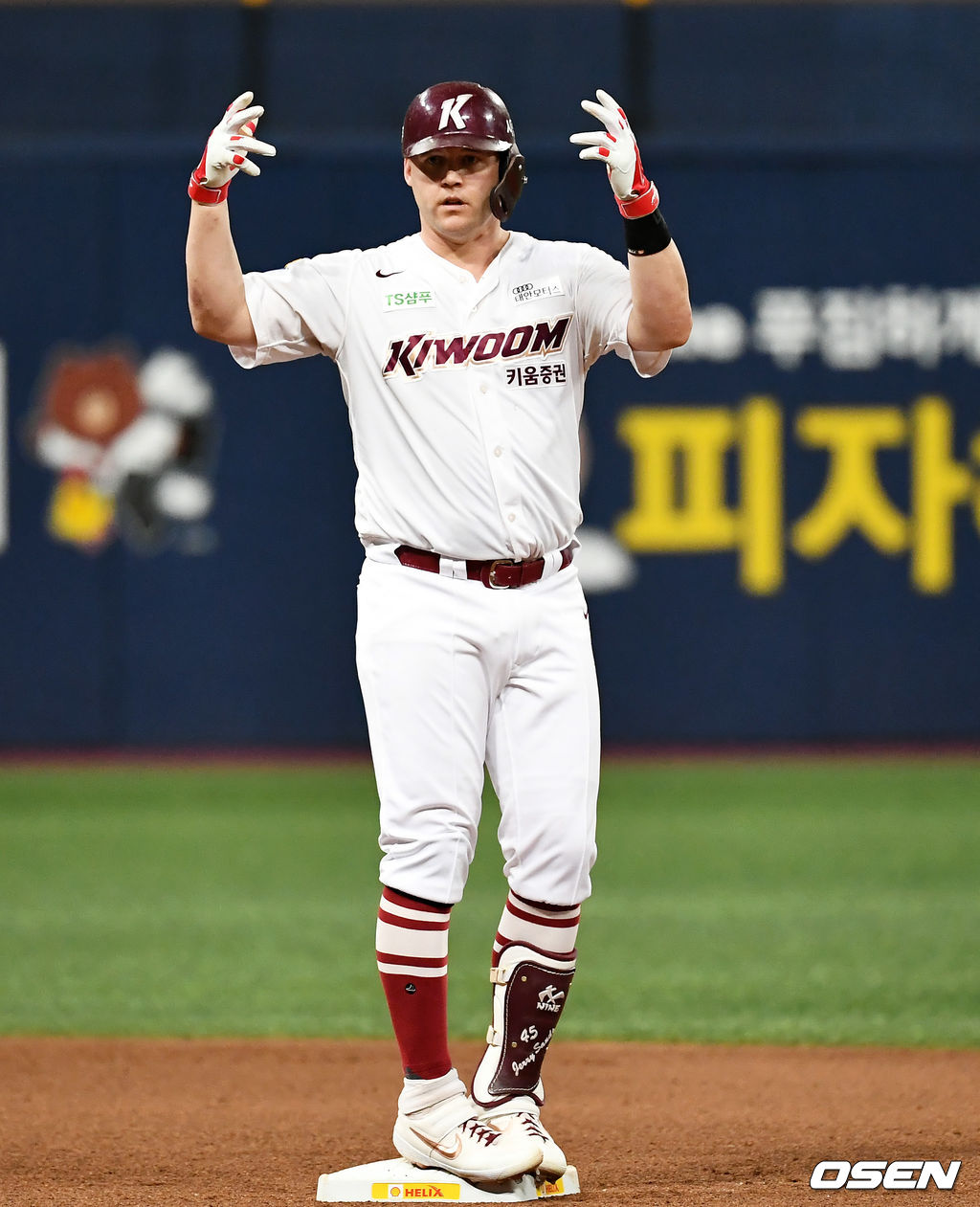 5회말 1사 키움 샌즈가 2루타를 날린 뒤 세리머니를 하고 있다. /pjmpp@osen.co.kr