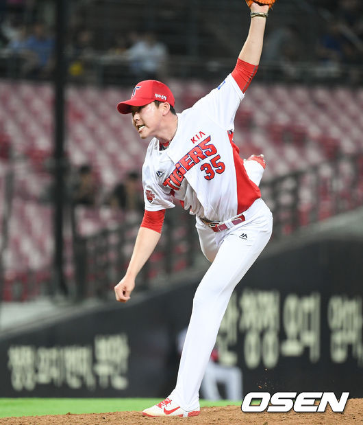 9회초 세이브를 거둔 KIA 문경찬 투수가 역투하고 있다./  soul1014@osen.co.kr
