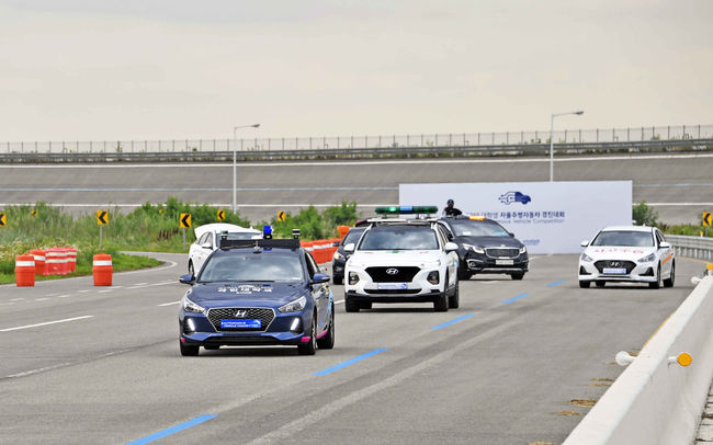 현대자동차그룹 '제 14회 미래자동차 기술공모전: 2019 대학생 자율주행자동차 경진대회' 본선 광경.  