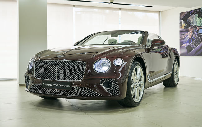 벤틀리 신형 컨티넨탈 GT V8.