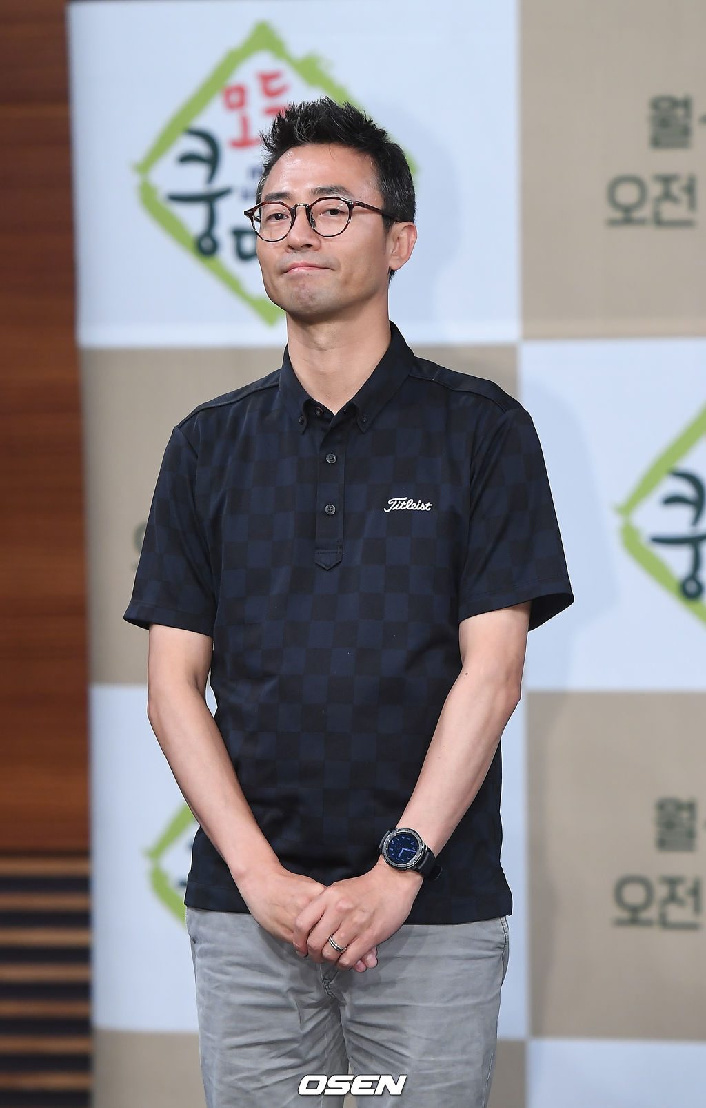 김흥동 감독이 포토타임을 갖고 있다. /youngrae@osen.co.kr