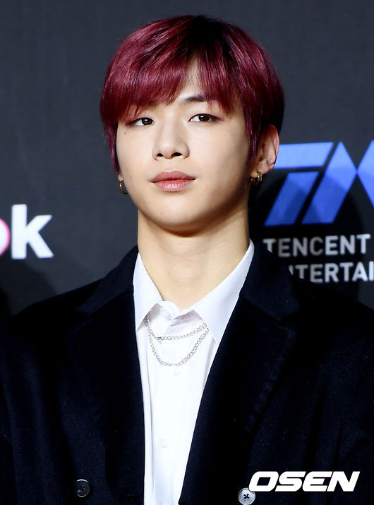 워너원 강다니엘이 포토타임을 갖고 있다. /pjmpp@osen.co.kr