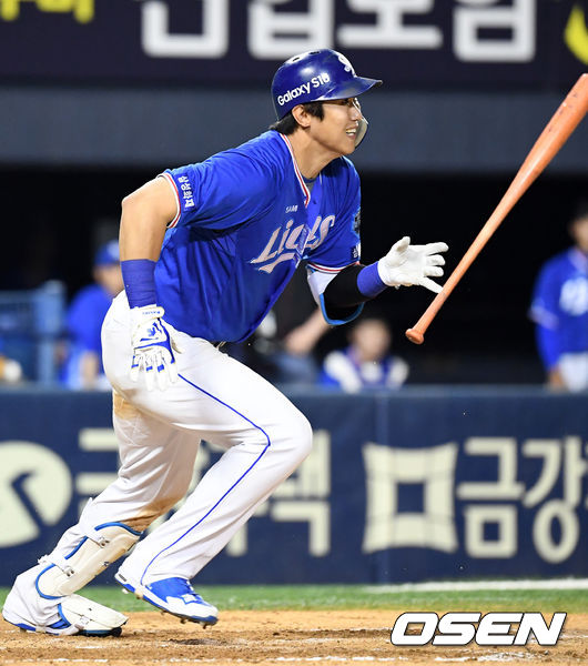 7회초 2사 주자 1,2루 삼성 김동엽이 2루수 앞 내야 안타를 날리고 있다./rumi@osen.co.kr