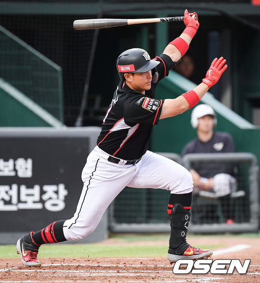 2회초 1사 2루 kt 황재균이 선취 1타점 적시타를 날리고있다. / soul1014@osen.co.kr