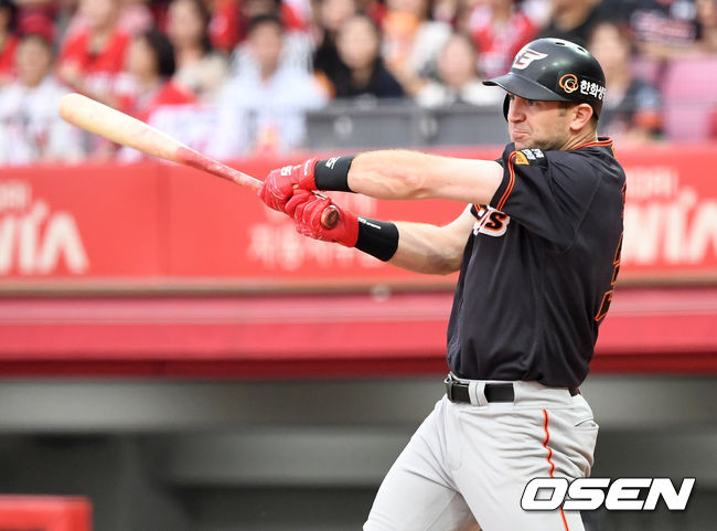 13일 오후 광주-KIA 챔피언스필드에서 ‘2019 신한은행 MY CAR KBO리그’ KIA 타이거즈와 한화 이글스의 경기가 열렸다.3회초 2사 3루 상황 한화 호잉이 달아나는 1타점 적시타를 날리고 있다. /dreamer@osen.co.kr